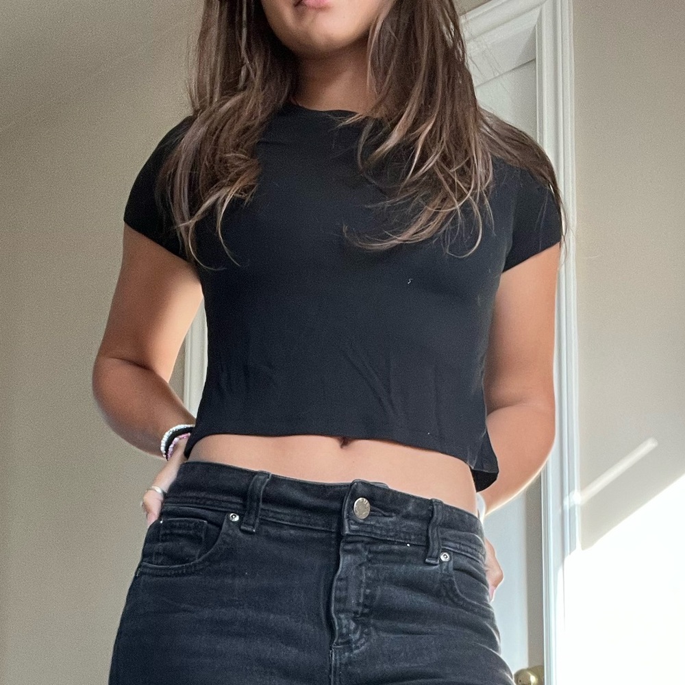 Babaton Aritzia Black Cropped T-Shirt